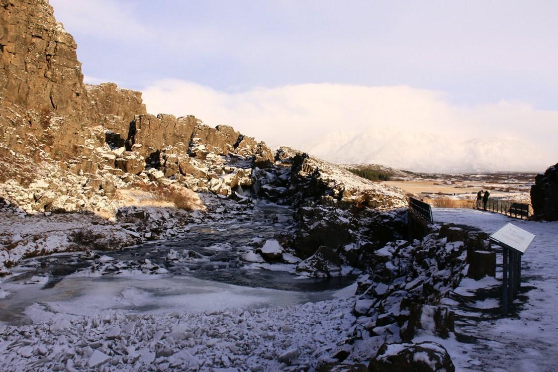 アイスランド旅行記 8 シンクヴェトリル国立公園と地球の割れ目 ギャオ 庭仕事ときどき読書 はるかの庭